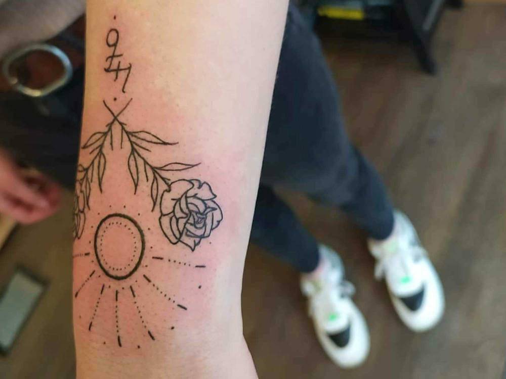 Tatouage trait fin à Caen